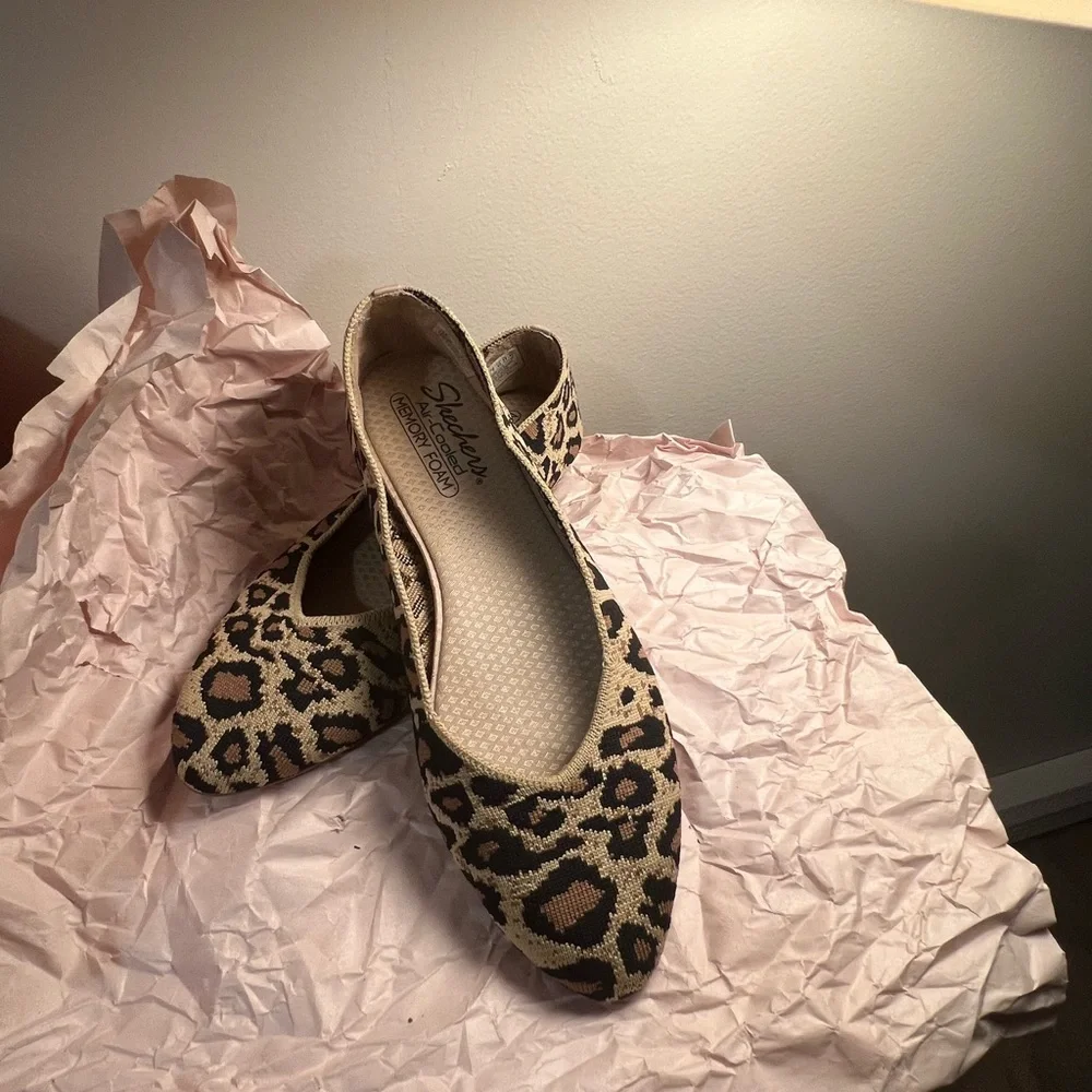 Skechers Cleo Claw Leopard Print Ballet Flat Women Slip On Size 10 US